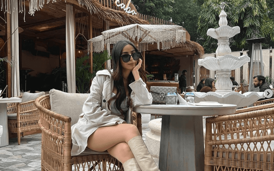 Why Lightweight Trench Coats are Perfect for South East Asia - FREYJA GLOBAL