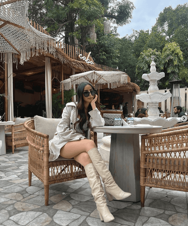 Why Lightweight Trench Coats are Perfect for South East Asia - FREYJA GLOBAL